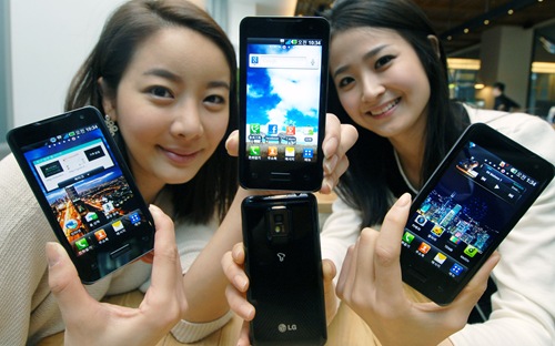 LG-LAUNCHES-WORLD-FIRST-AND-FASTEST-DUAL-CORE-SMARTPHONE2