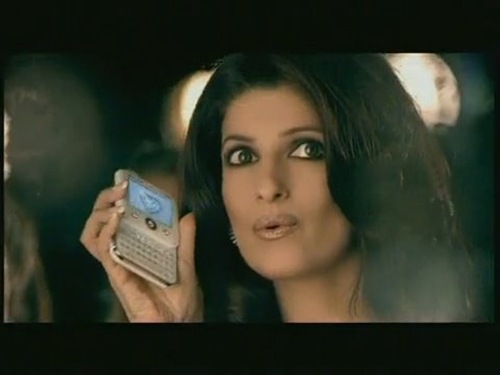 Twinkle-Khanna-Micromax-Mobile-Ad-3