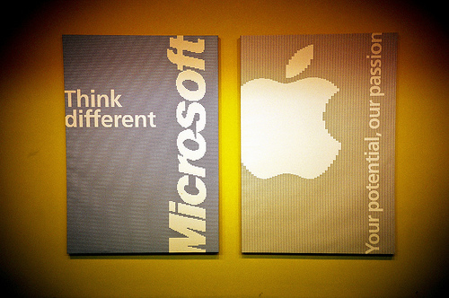 Apple vs Microsoft : The big fat infographic